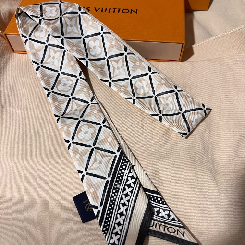 Louis Vuitton twilly/ bandeau NWT